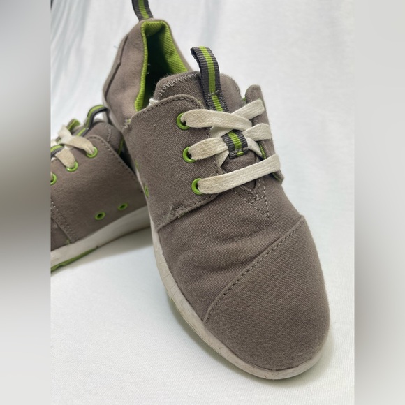 TOMS Tan and Green Slip-On Lace Up Shoes size Big Kid 4 - Picture 2 of 5